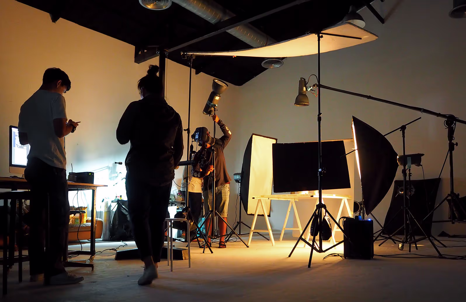 Crew aan het werk in de videostudio